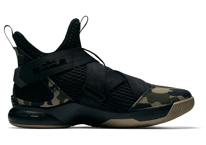 nike-lebron AO4054-001