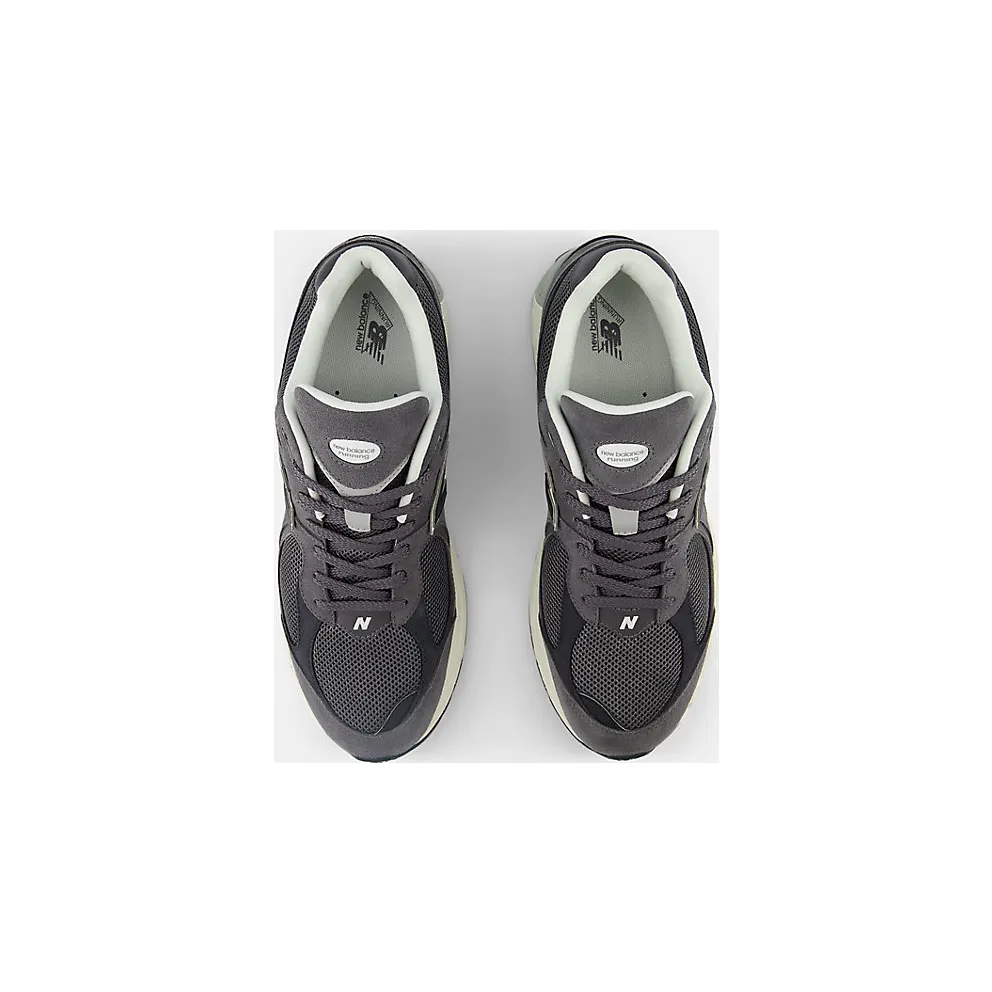 New Balance 2002R “Monochrome Pack Grey” (M2002RFL)