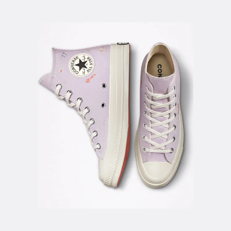 converse-chuck-taylor-all-star A01584C