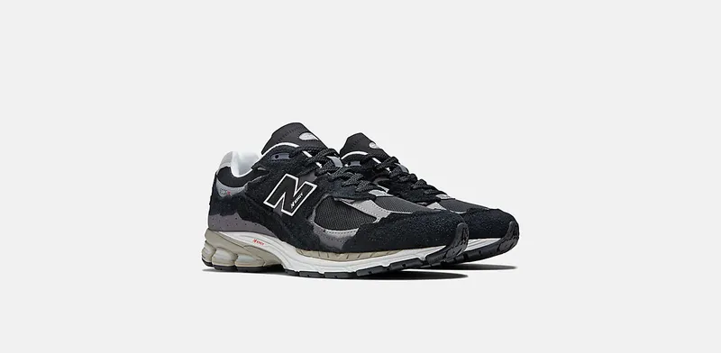 New Balance 2002R “Protection Pack – Black / Grey” (M2002RDJ)