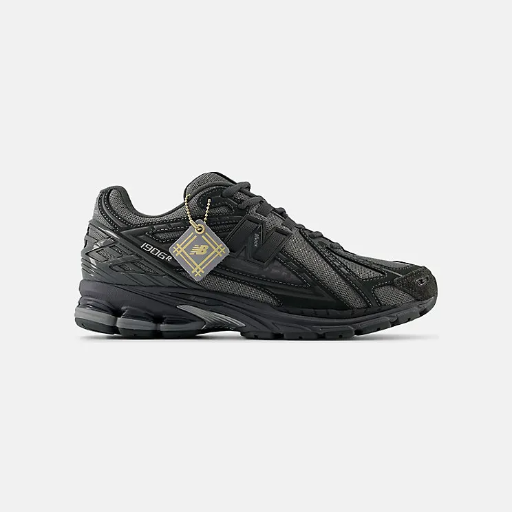 New Balance 1906R “Greyscale” (M1906RHX)