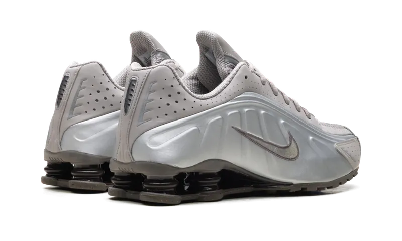 Nike Shox R4 “Cave Stone” (HQ1988-200)