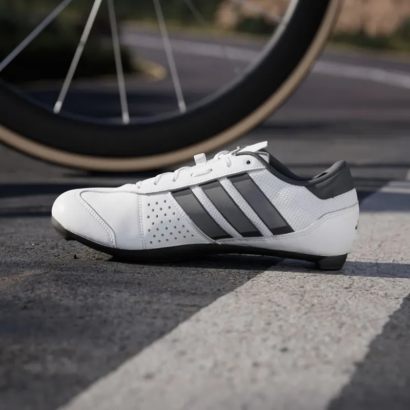Adidas Heritage Road Fietsschoenen Cloud White / Carbon / Carbon (IE1396)