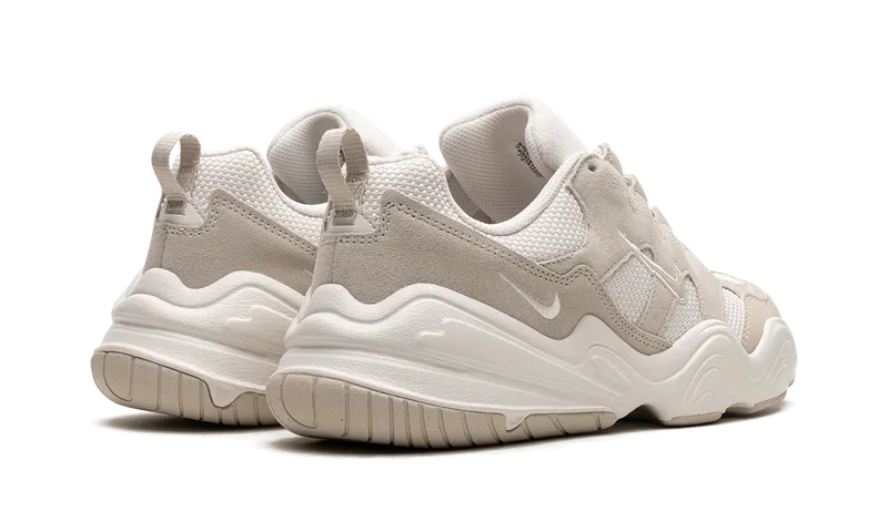 Nike TECH HERA “Light Orewood brown” (DR9761-002)