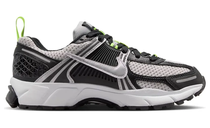nike-vomero IQ0312-010