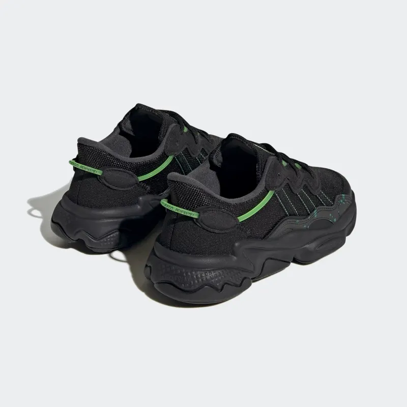 Adidas OZWEEGO Core Black / Core Black / Solar Green (HQ1637)