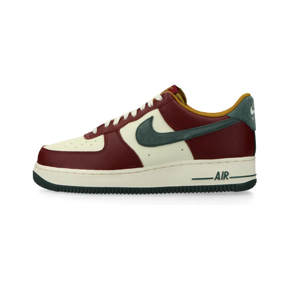 Nike Air Force 1 ’07 LV8 (cocnut milk / vintage green / dark team red) – HQ3612-113