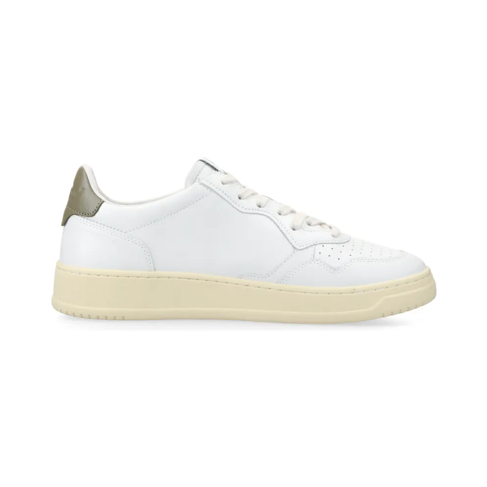 Autry Medalist Low (White / Brown) – AULMLL77