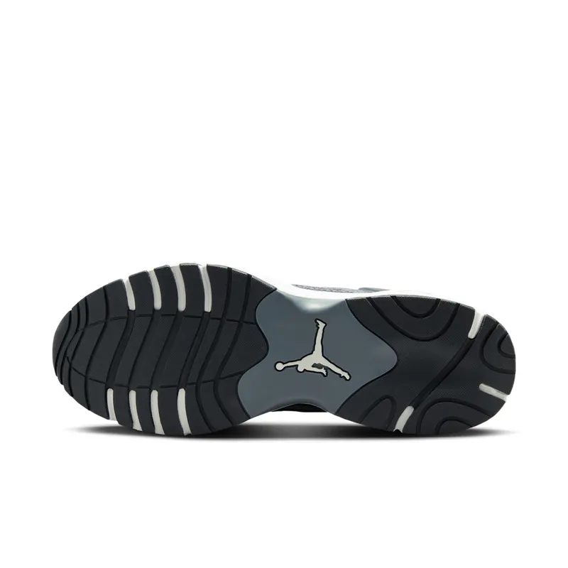 Jordan Trunner Flow “Smoke Grey Iron Grey” (IO2091-002)