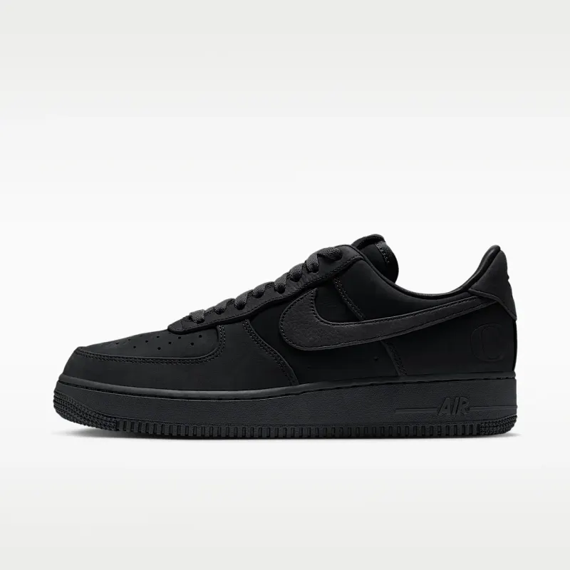 Oregon Ducks x Nike Air Force 1 Low “Triple Black” (JF5453-001): een PE voor iedereen
