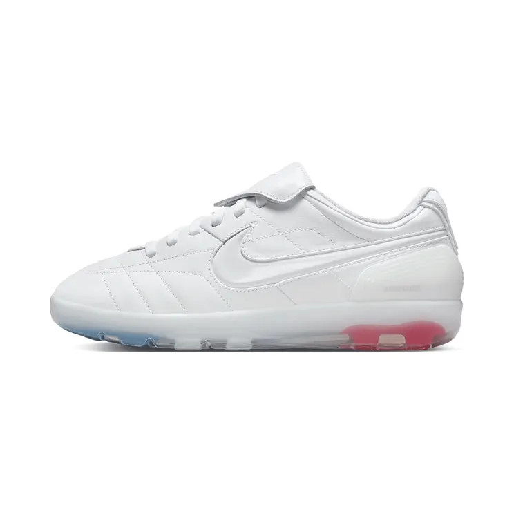 Jacquemus x Nike Cryoshot Tiempo R10: minimal designer-drop