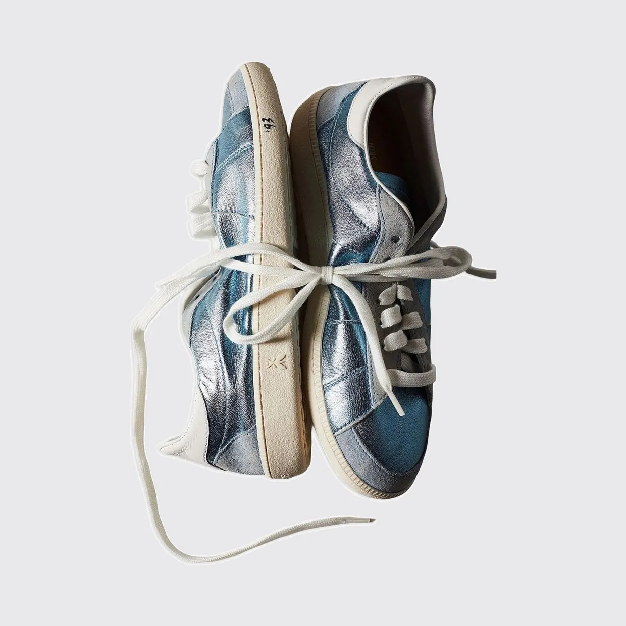 Patrizia Pepe Skin ’93 Laminated Leather Used Effect Sneakers Sky (2Z0065L154CB12) (2)