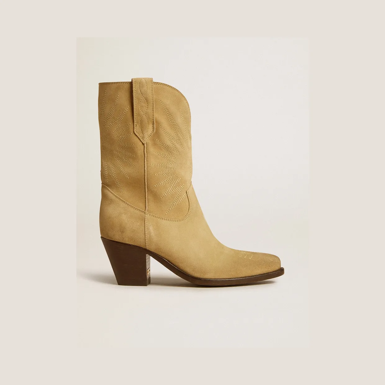 Golden Goose Wish Star Low Boots In Sand-Colored Waxed Suede With Star Embroidery (GWF00780.F006920.15272)