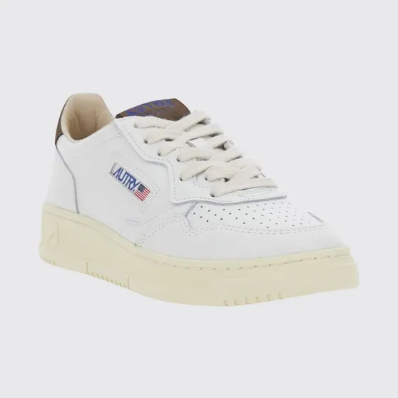 Autry Medalist Low Trainers in Smooth Calfskin with Contrast Details Brown (AULWHJ03)