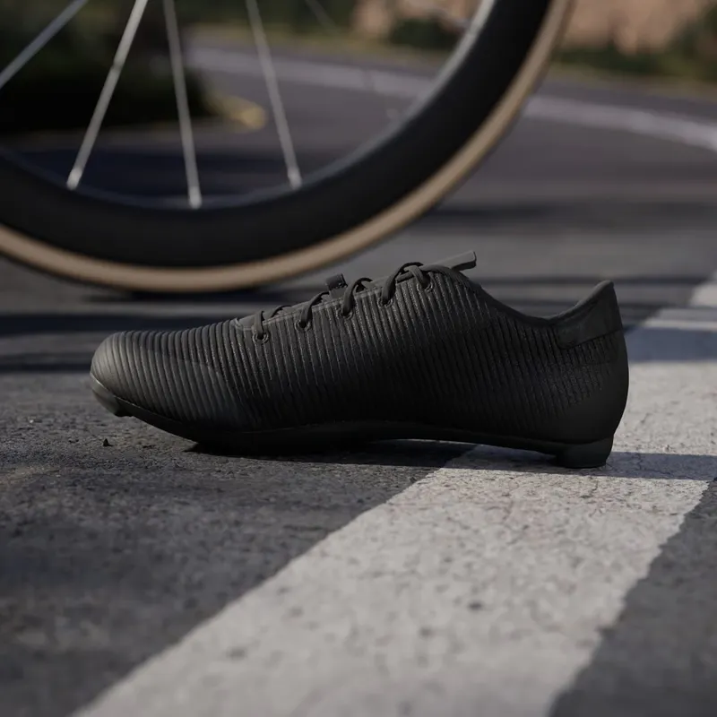 adidas The Road Fietsschoenen 2.0 Core Black / Cloud White / Carbon (HQ3486)