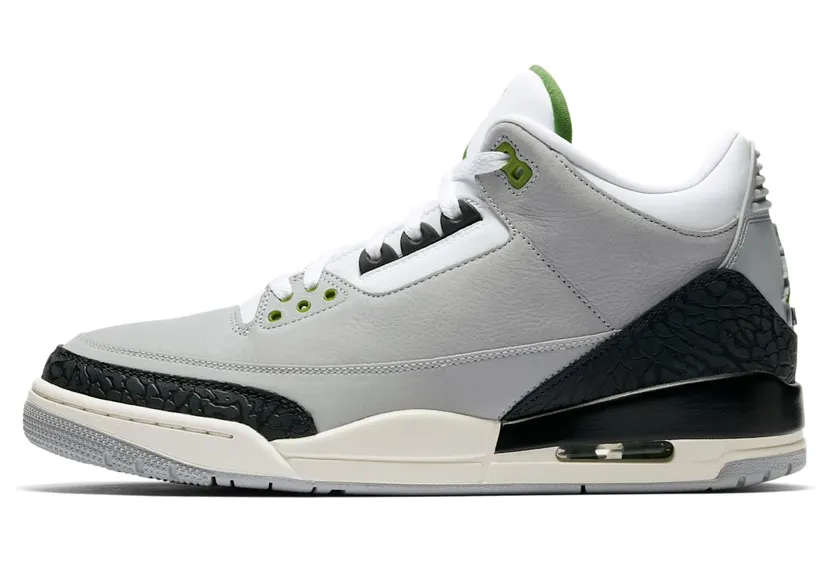 Air Jordan 3 Retro “Light Smoke Grey / Black / White / Chlorophyll” (136064-006)