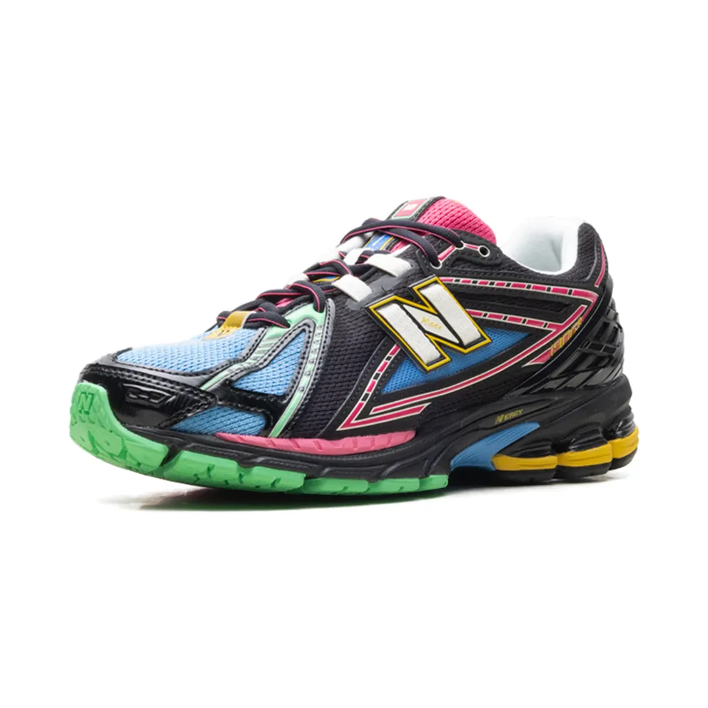 New Balance 1906R “Black / Pink – Footlocker Exclusive” (U1906RDM)