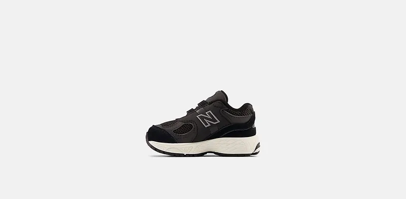 NEW BALANCE 2002 HOOK & LOOP “BLACK / PHANTOM” (IV2002BK)