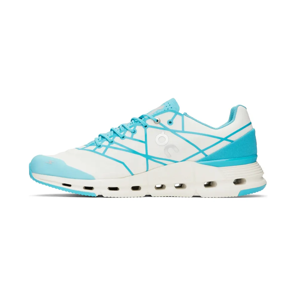 On White & Blue Cloudnova Z5 (26.98382)