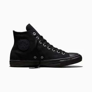 Shai’s zwarte Chuck 70 ‘Charm Black’ (A18994C) staat weer bij Converse — €80 bij de bron