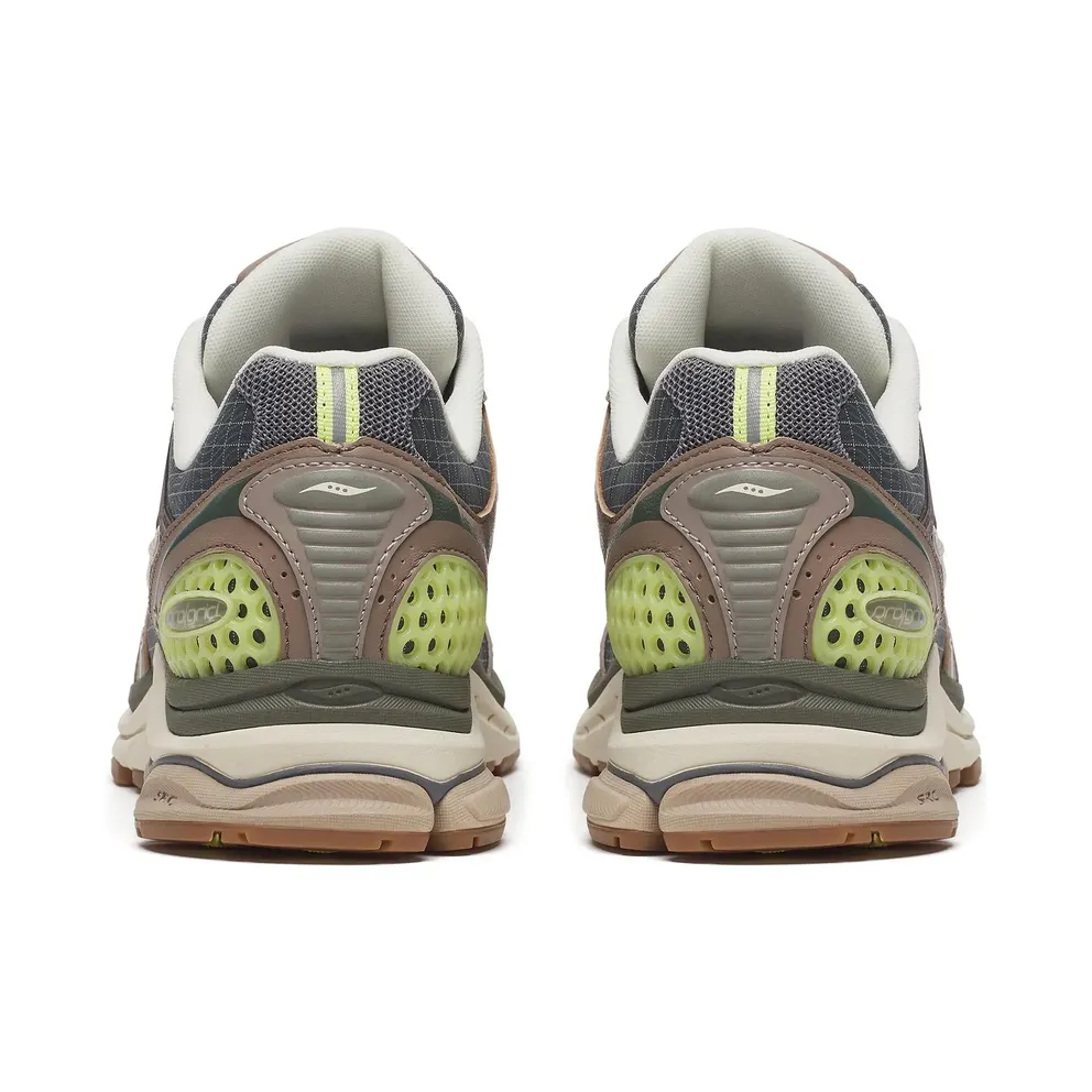SAUCONY ProGrid Triumph 4 “Carbon / Taupe” (S70937-3)