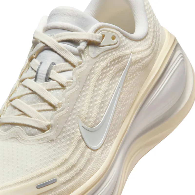 Nike Vomero Plus “Sail Summit White Alabaster” (HV8154-105)