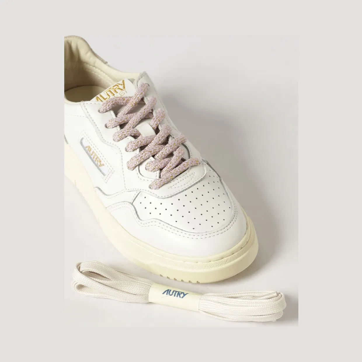 Autry Medalist Low Bicolor Leather Sneakers with Perforated Toe Yellow Cream (AULWSW04) (3)