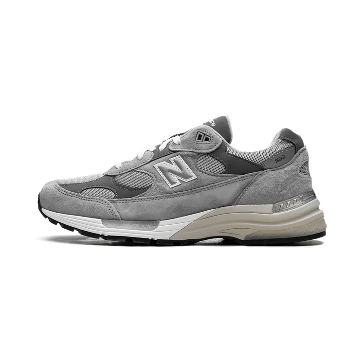 New Balance 992 “Grey Silver Metallic”: Made in USA-reus met glans