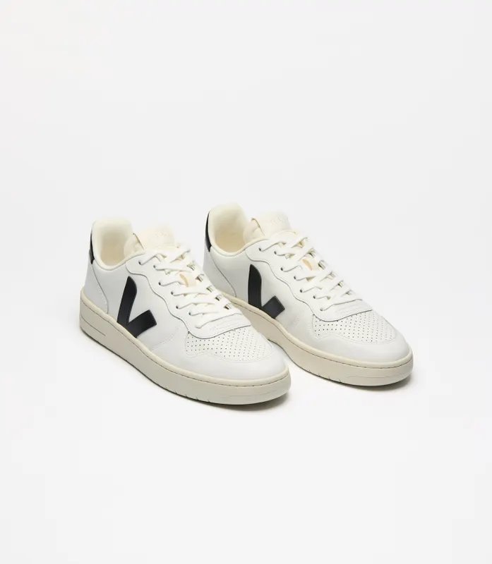 Veja V-10 White
