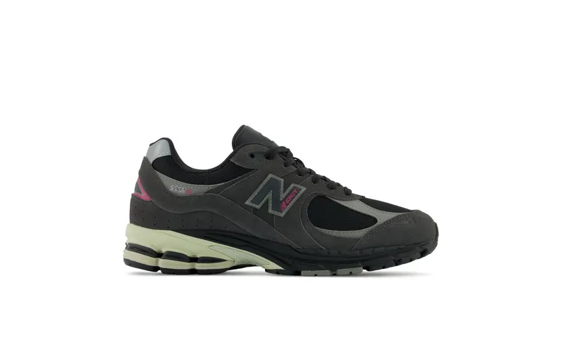 New Balance 2002R “Grey / Black” (M2002RGV)