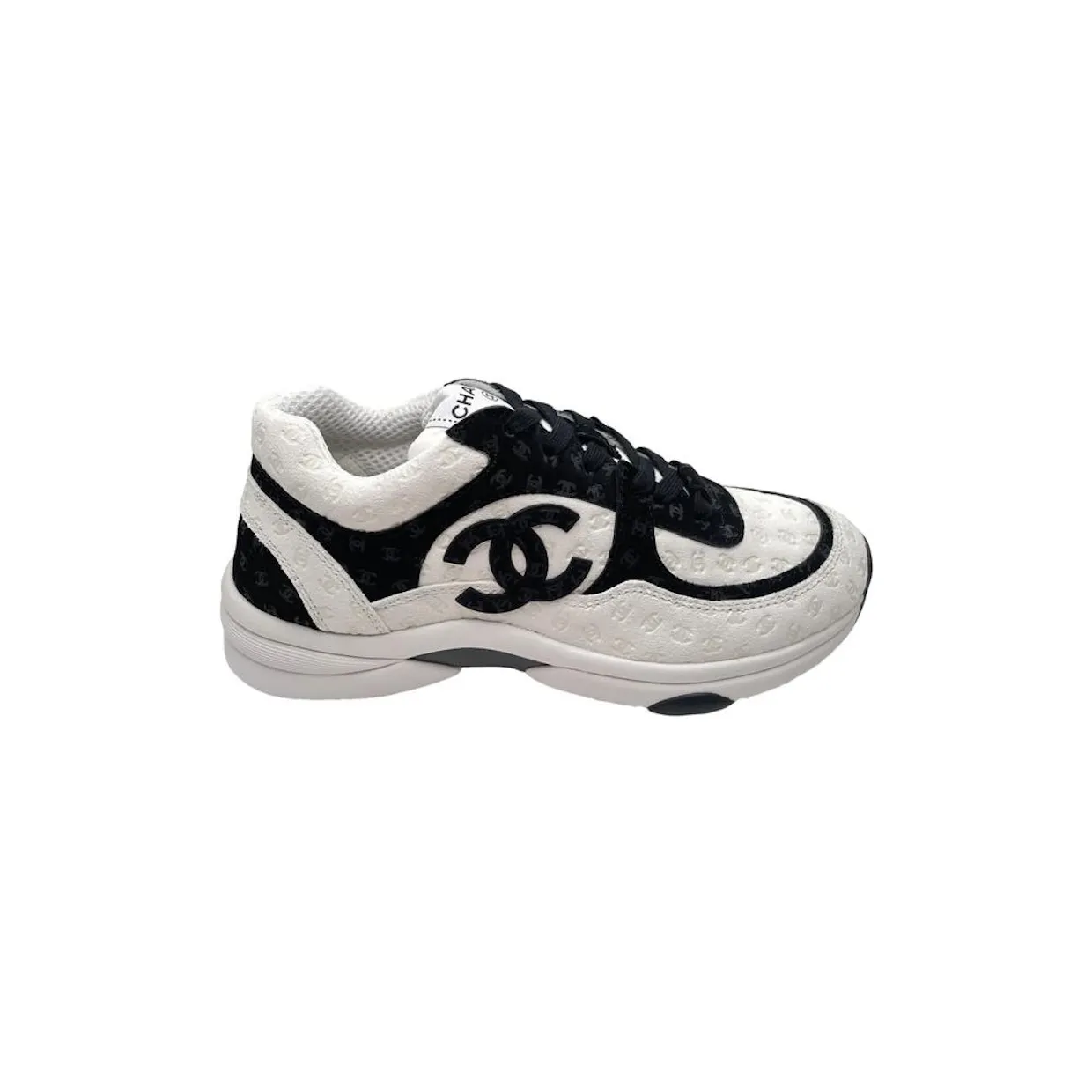 Chanel CC Embossed Logo White Black Suede (G39230 X56689 K4719)