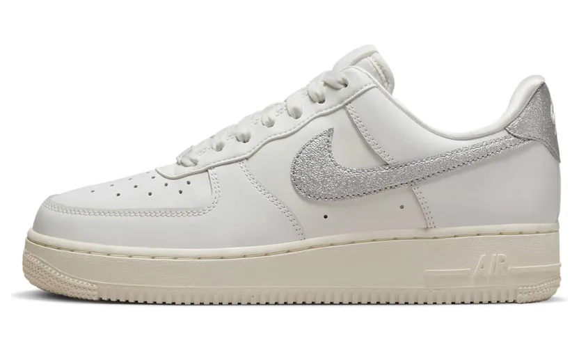 Nike Air Force 1 ’07 Wmns “Silver Swoosh” (DQ7569100)
