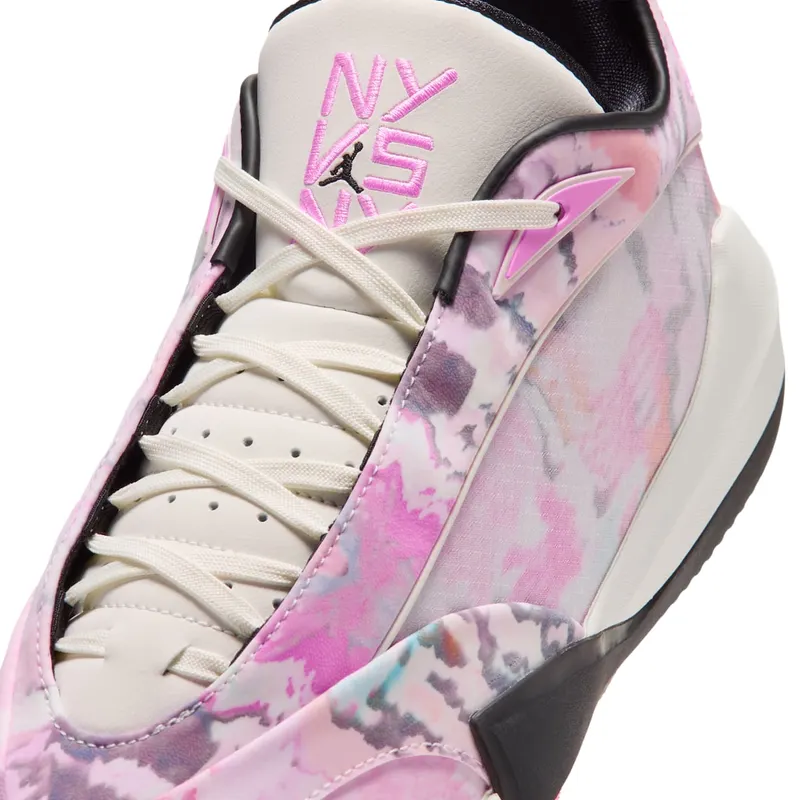Jordan Triangle – NY vs. NY – “Sail / Black / Pink Beam” (IO3373-100)
