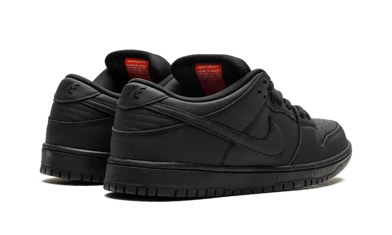 Nike SB Dunk “Triple Black” (FJ1674-001)
