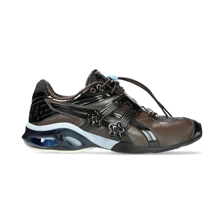 Cecilie Bahnsen x ASICS GEL-Kinetic FR “Black Coffee” komt 12 september