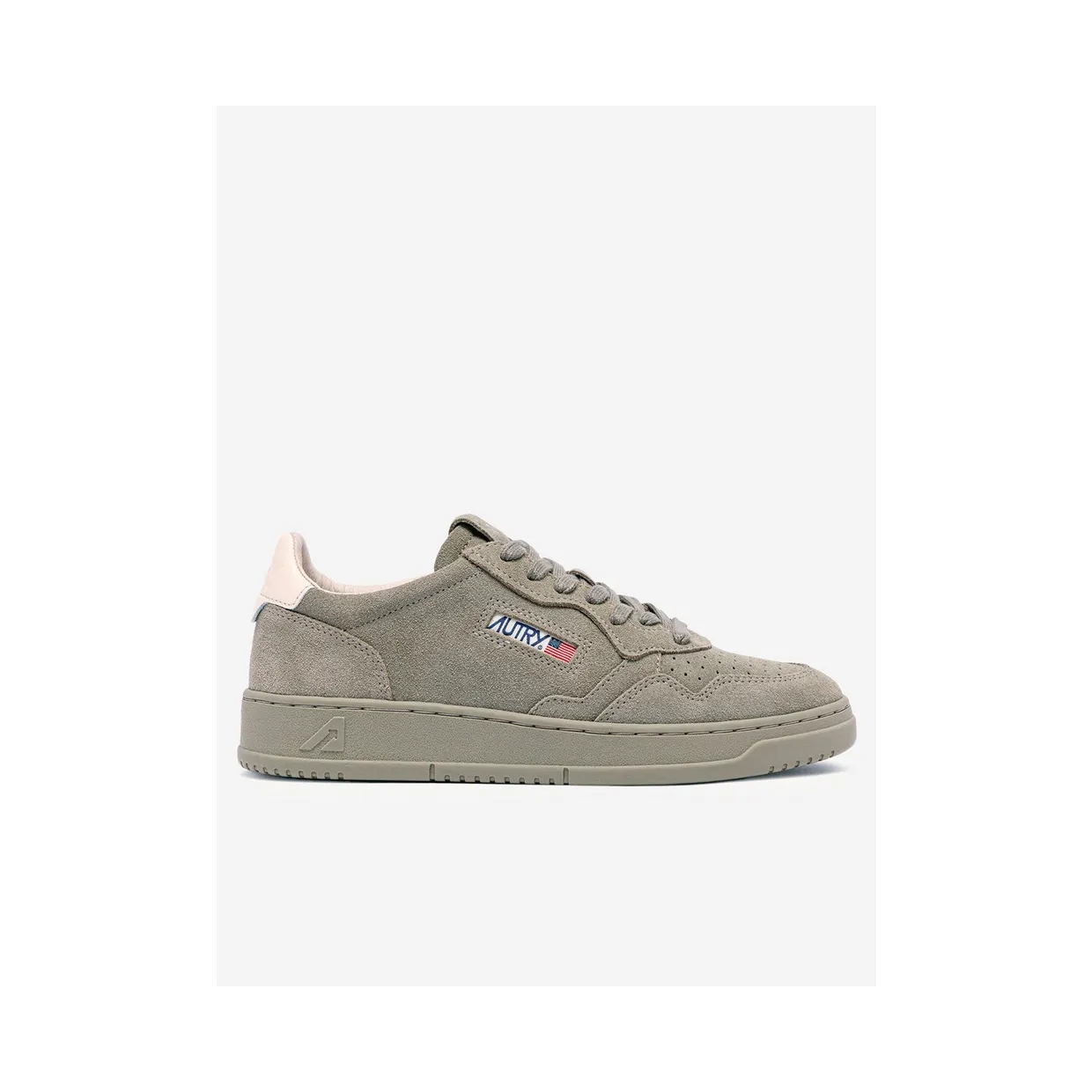 AUTRY_M Medalist Low in sage suede with an ivory heel tab_Green_46 AULM-OH05 (2)