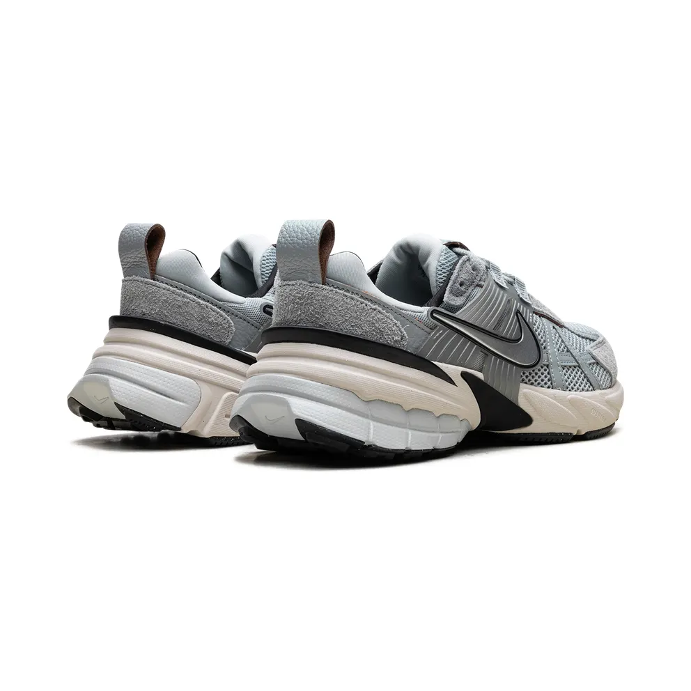 Nike V2K Run “Light Pumic Black Chrome” (FN6703-003)