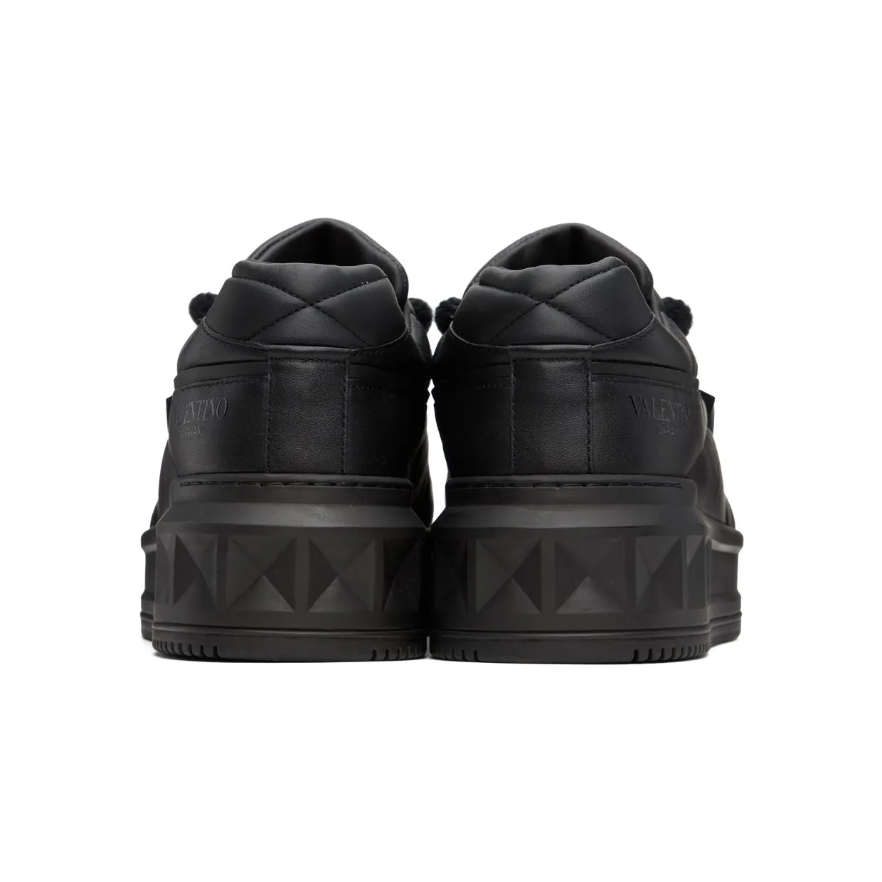 Valentino Garavani Black One Stud 0NO Black (1Y0S0G37XTM) (2)