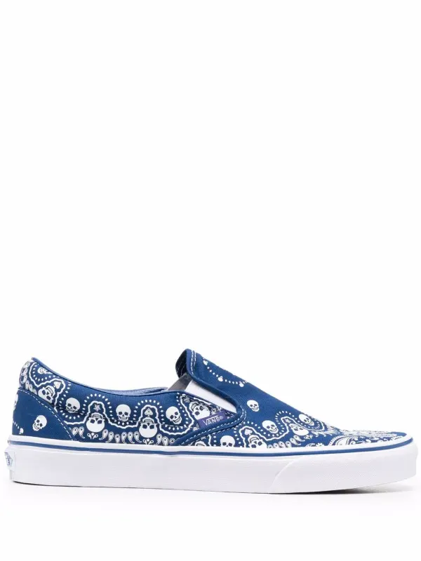 Vans Slip-On-Sneakers mit Bandana-Print – Blau (VN0A33TB42U1)