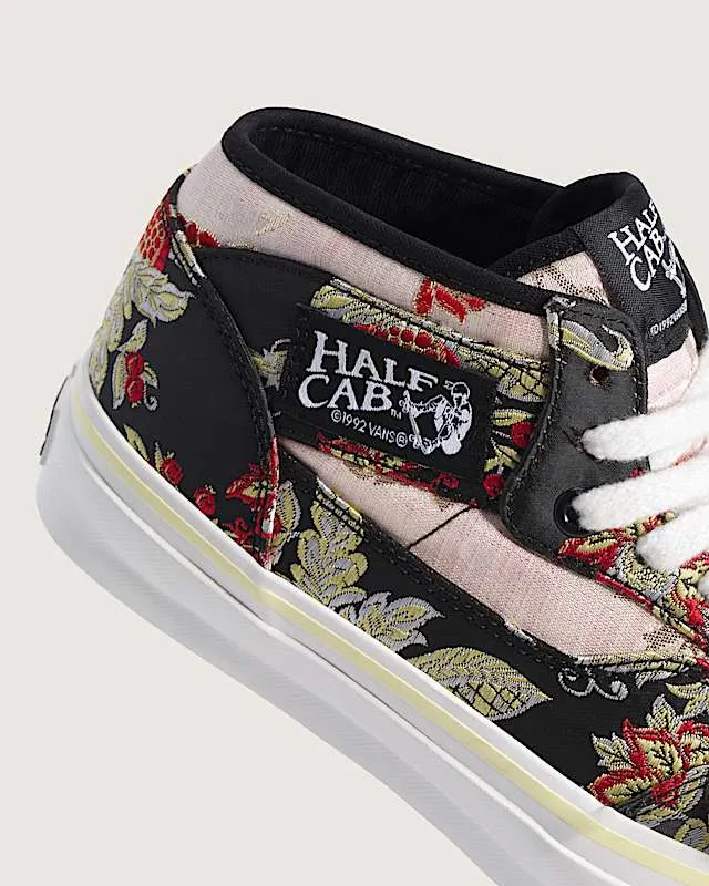 Vans Half Cab 33 Decon Vibram “Floral Tapestry” (VN00110EBLK): geborduurde bloemen op een skate-icoon (6)