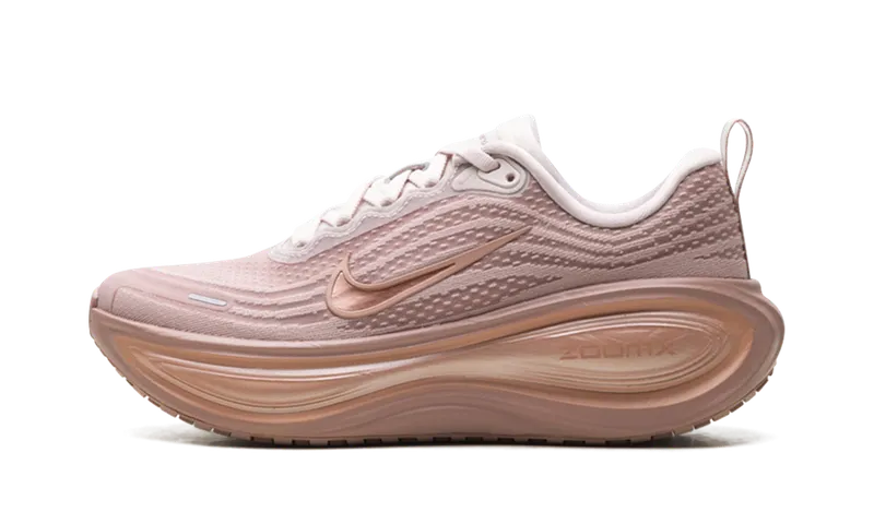 Nike Vomero Plus “Particle Pink / Rose Gold” (HV8154-601)