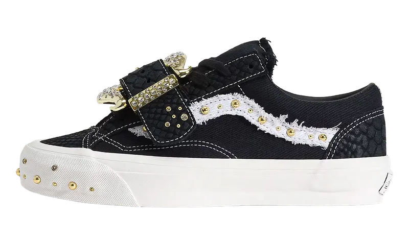 Vans Premium Old Skool 36 “Metagirl Buckle Black White” (VN000ZAZHAB)