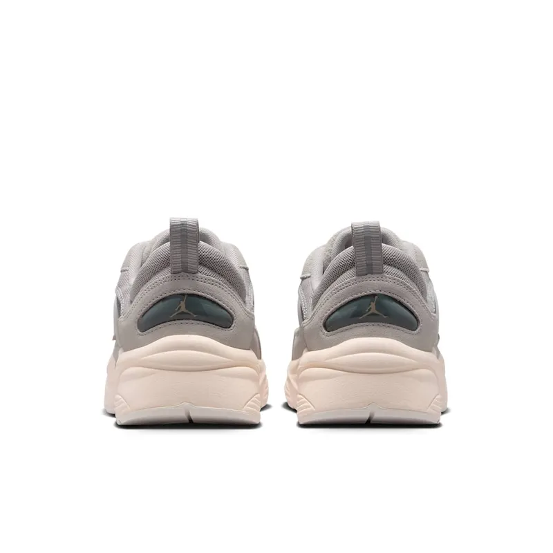 Jordan Trunner Light Iron Ore/Smoke Grey/Chalk/Legend Medium Brown (IB3722-011)