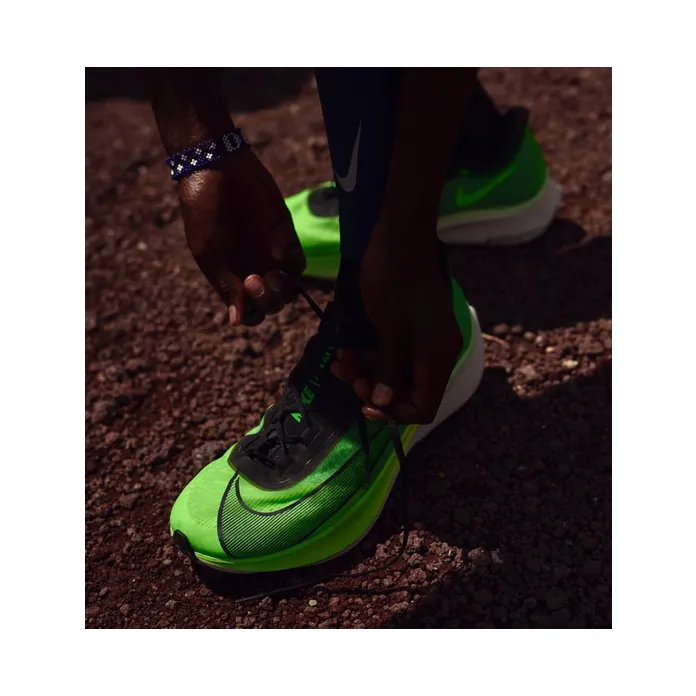nike-zoom AT8240-001