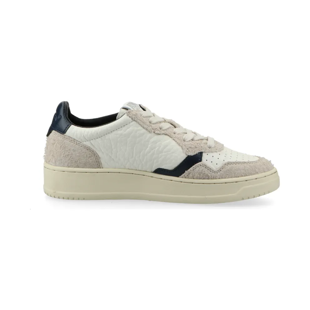 Autry Medalist Low W (hair / ele white / sand) – AULWHE02