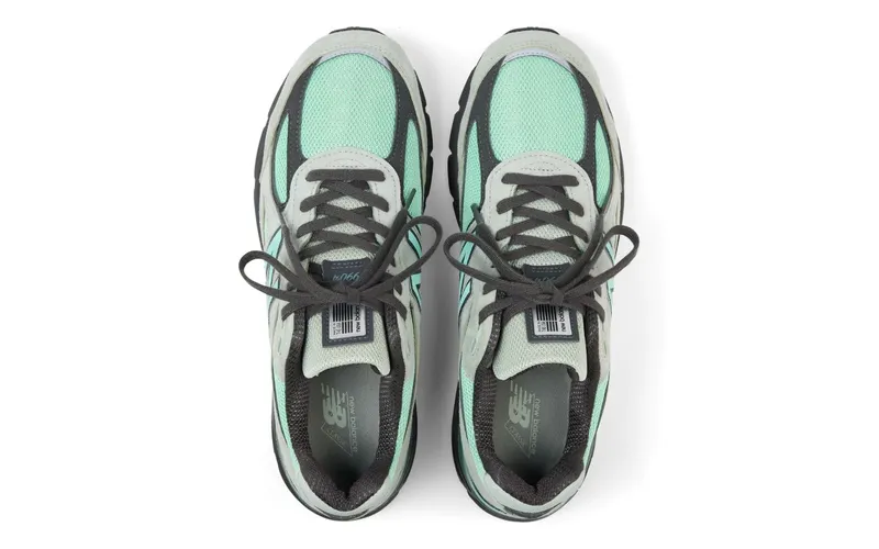New Balance 990v4 “Silver Moss” (U990GE4): mint dat pas werkt met zwart (2)
