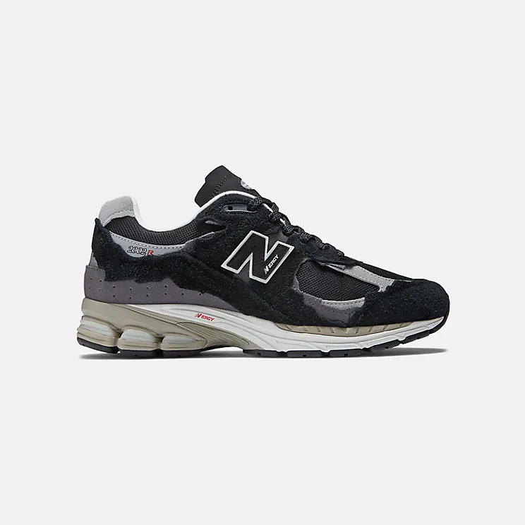 New Balance 2002R “Protection Pack – Black / Grey” (M2002RDJ)