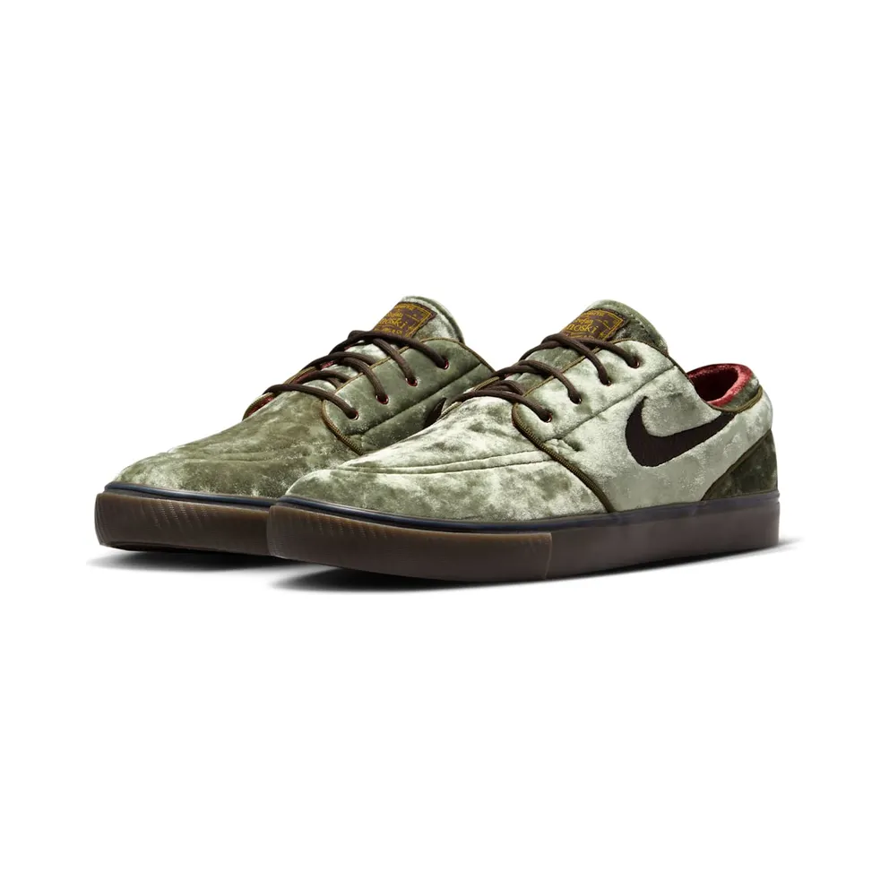 Nike SB Zoom Janoski OG+ SE “Medium Olive Baroque Brown Dark Team Red Velvet Brown” (FZ1302-200)