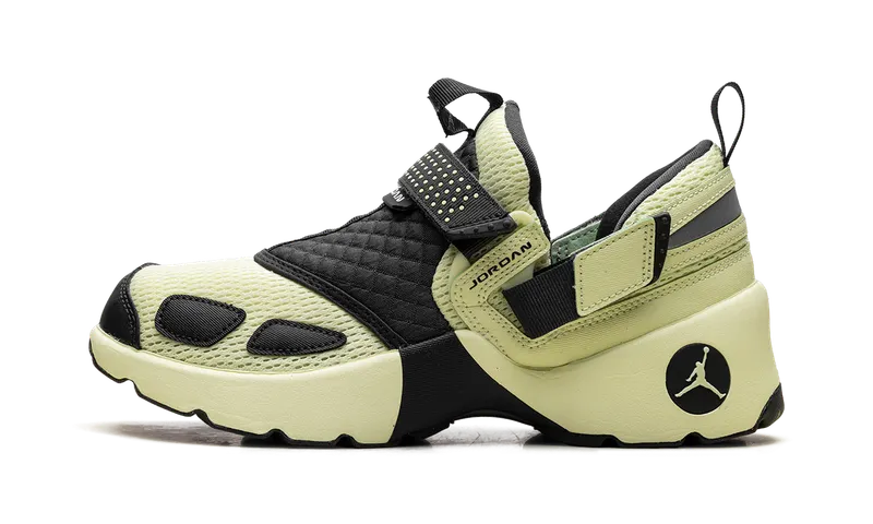 Jordan Trunner LX “Luminous Green” (HQ2164-302)