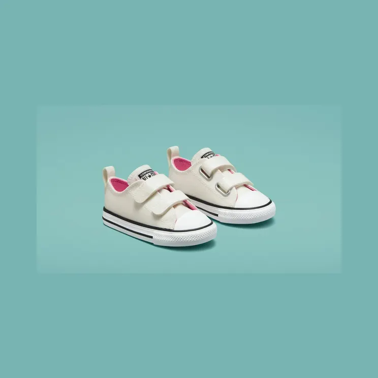converse-chuck-taylor-all-star A02439C